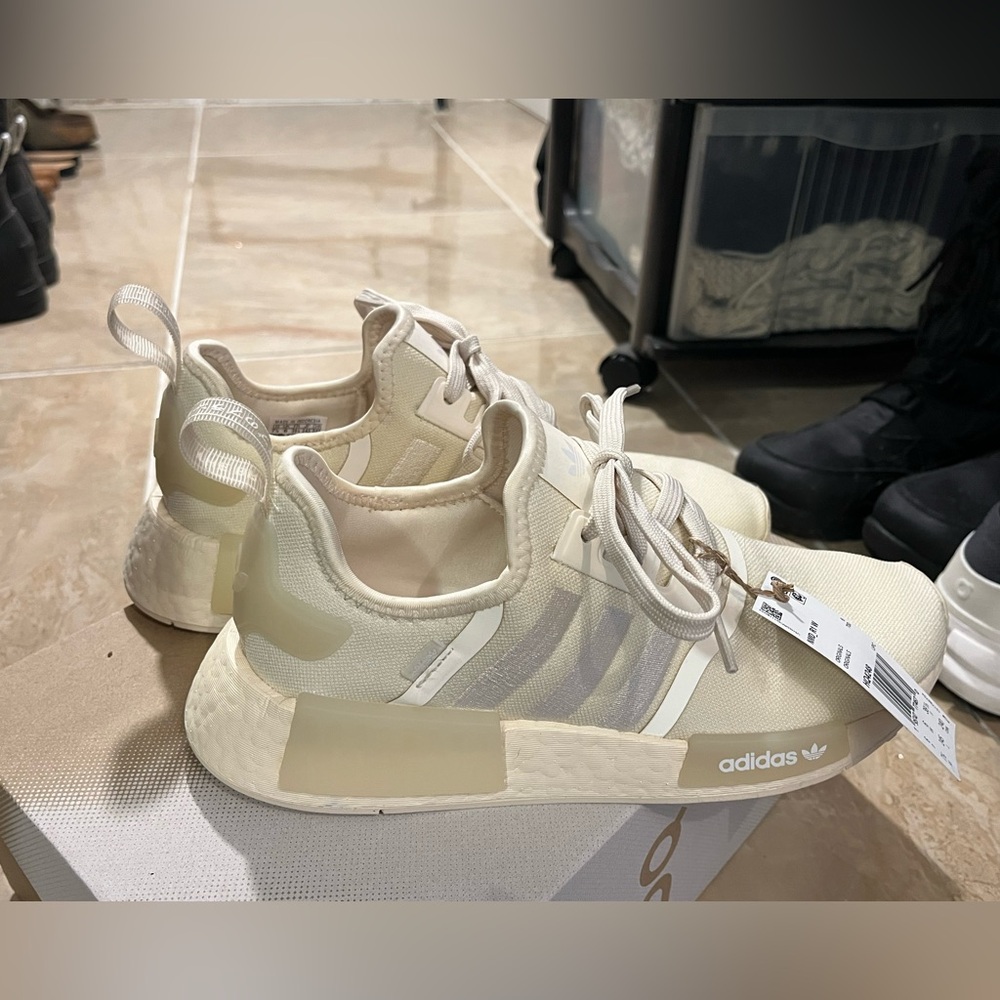 Adidas Woman’s Originals NMD-R1 - Size 7.5 NWT